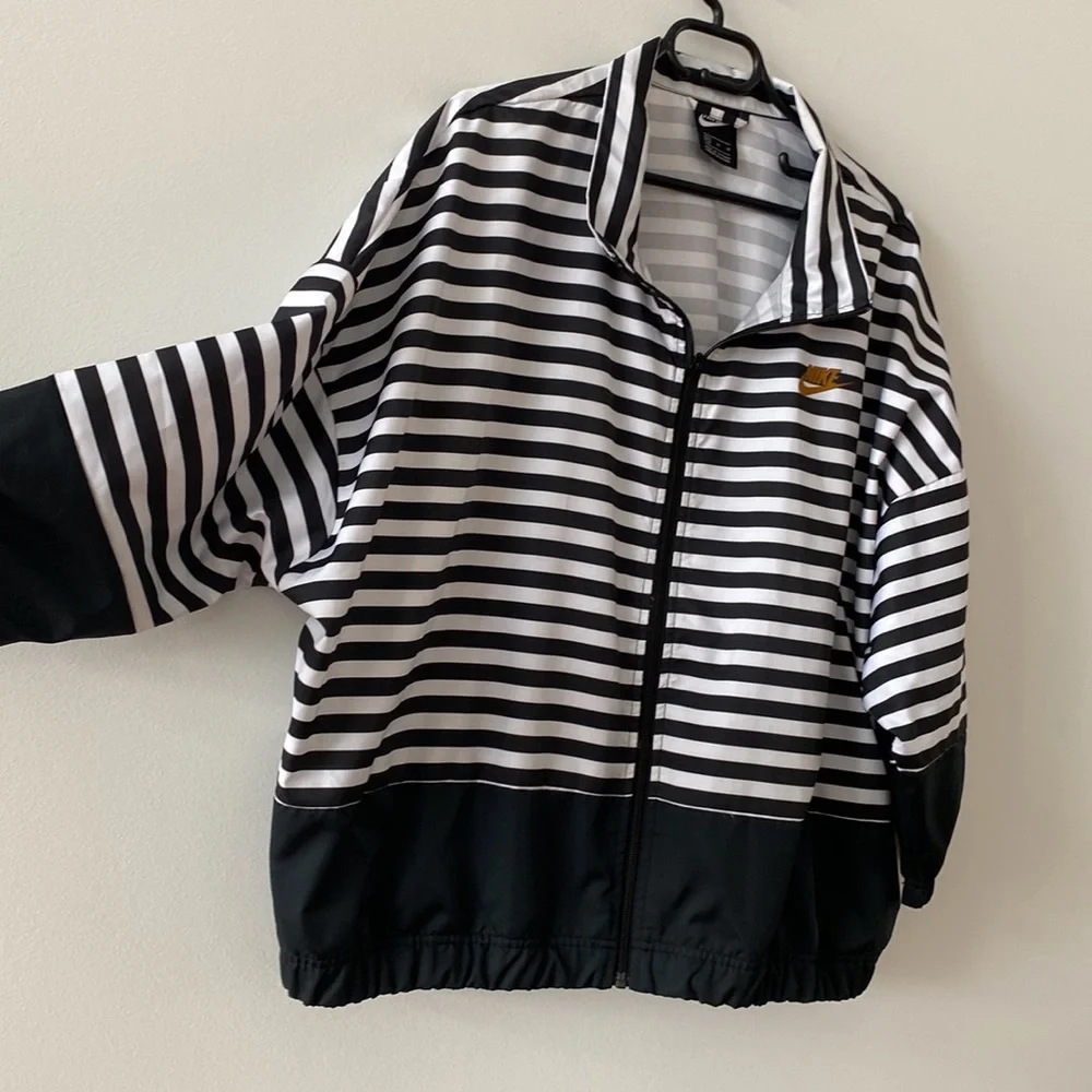 ❤️ NIKE - Ladies Windbreaker ❤️ - Picture 8 of 14